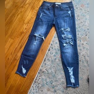 KanCan Distressed Jeans with frayed hem